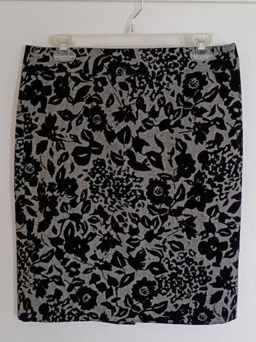ANN TAYLOR WOMEN'S SKIRT BLACK GRAY VELVET FLOCKING FLORAL LINED SIZE 8